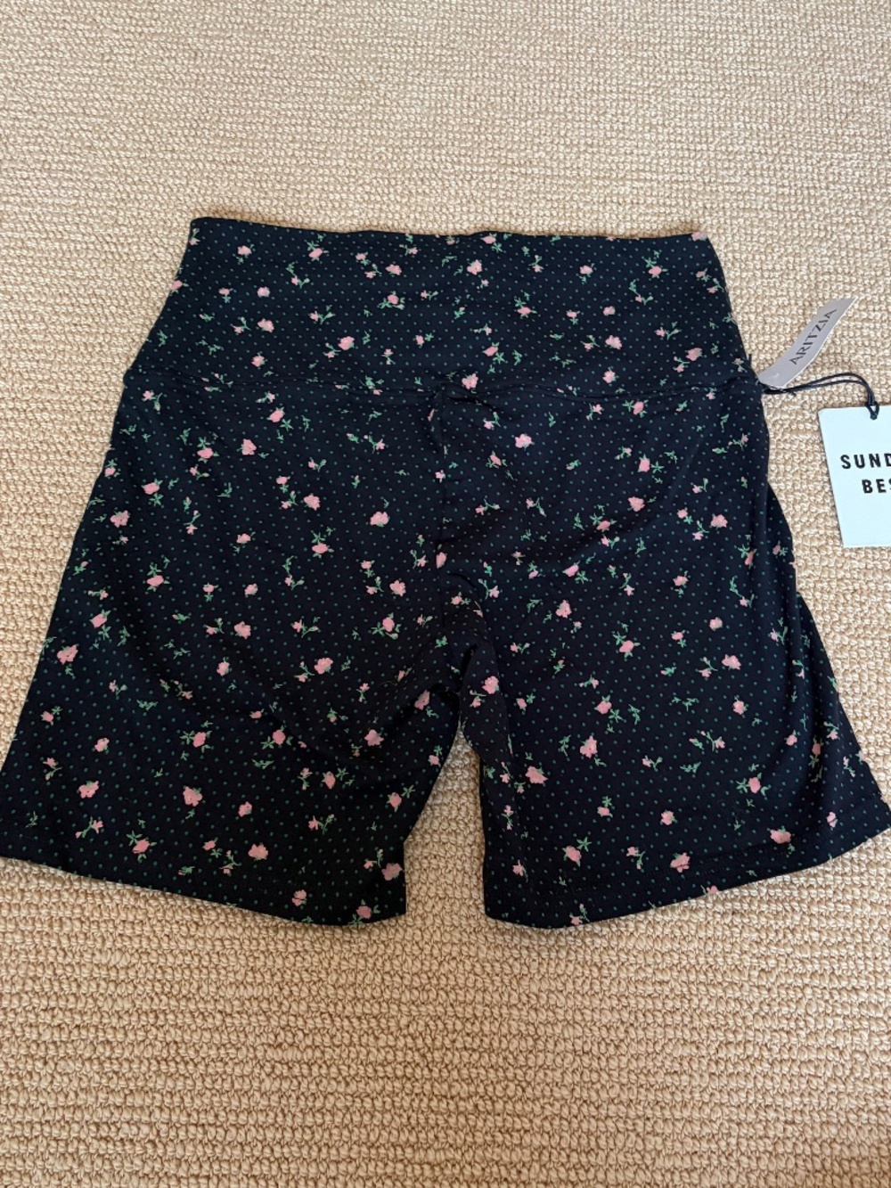 Women's Aritizia Sunday Best Floral Biker Shorts, Size Medium NWT